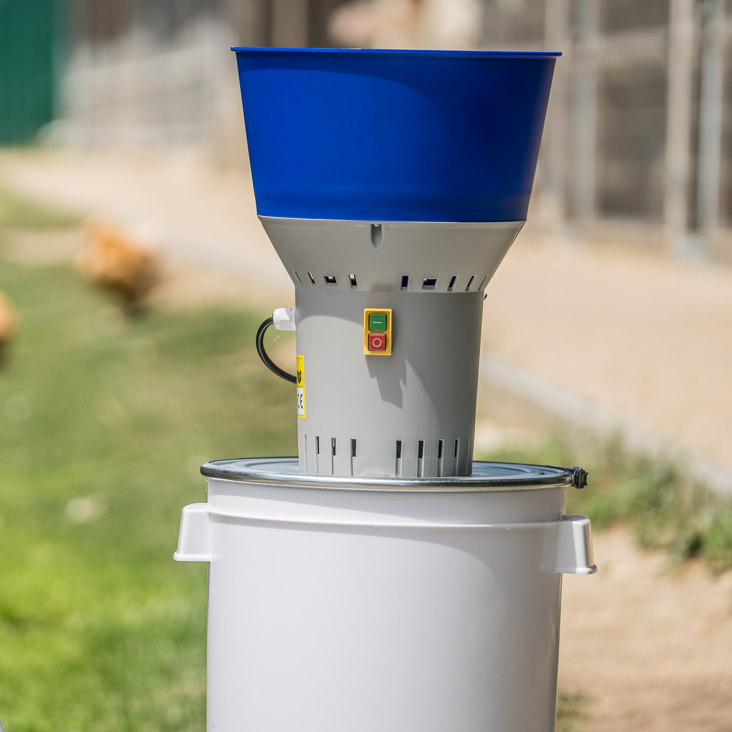 Farm Mill Feed Grinder 60 lb Capacity Bucket
